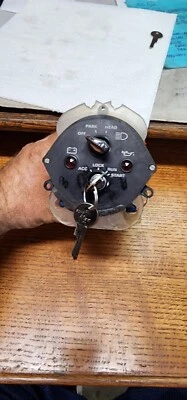 ROLLS ROYCE СЕРЕБРЯНАЯ ШПОРА, ДУХ, РАССВЕТ ЗАЖИГАНИЯ ПЕРЕКЛЮЧАТЕЛЬ ЗАМОК С КЛЮЧОМ!!! 80-е - Изображение 1 из 4