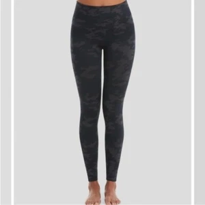 Spanx Neu mit Etikett Ecocare nahtlose Leggings schwarz Camouflage XL - Bild 1 von 12
