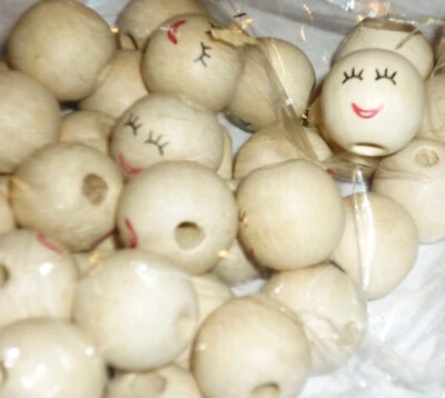 49 Stück Holzperlen mit Gesicht Lächeln Kugeln Perlen  18mm zum basteln Neu ! - Bild 1 von 3