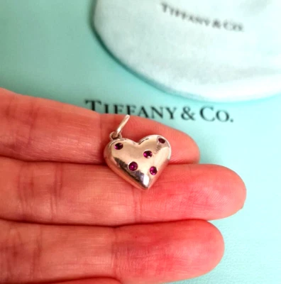 Tiffany & Co. Colgante pesado GRANDE con dije de corazón de rubí hinchado soplado Etoile en plata Foto 1 de 4