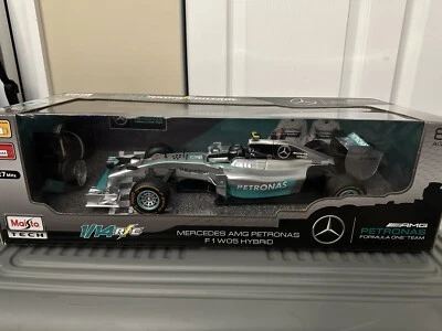 Maisto R/C 1/14 Scale HP Mercedes AMG Petronas F1 W05 Hybrid Car - Nico Rosberg - Image 1 of 4