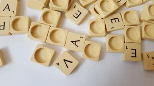 Original Vintage 1988 Spears Scrabble Replacement Parts - Individual Game Pieces - Picture 1 of 55