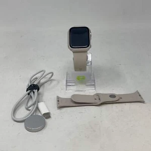 Bracelet sport GPS uniquement Apple Watch Series 8 41 mm aluminium naturel Starlight - Photo 1 sur 1