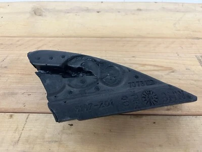 04-07 BMW E60 530i 525i 550i Front Left Triangle Tweeter Cover Seal OEM 7076123 - Image 1 of 4