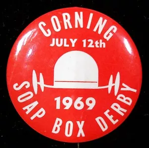 Scatola sapone vintage Derby pulsante pinback (79) 1969 Corning New York - Foto 1 di 1
