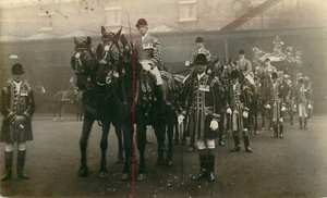 RPPC Postkarte Gold Staatskutsche Reiter Soldaten Prozession unbenutzt - Bild 1 von 2
