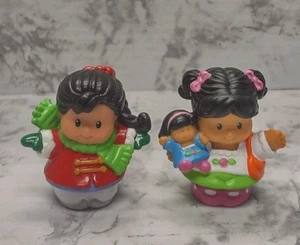 Fisher Price Little People Navidad en la calle principal 2 figuras de niña invierno 2004 - Imagen 1 de 7