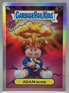 2025 Topps Worst of GPK 40° anniversario ADAM BOMB - 1a base secchio spazzatura bambini - Foto 1 di 2