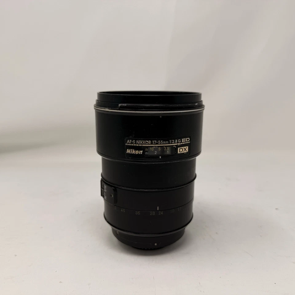 Lente Nikon Nikkor AF-S 17-55 mm f2,8 G ED SWM DX IF Foto 1 de 2