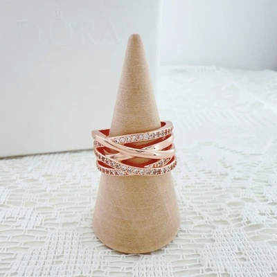 Anillo de banda de circonita cúbica entrelazada líneas pulidas oro rosa enchapado brillante EE. UU. 7,5 / Euro 56 Foto 1 de 4