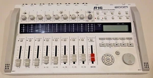ZOOM R16 USB AUDIO INTERFACE -DIGITAL MULTITRACK RECORDER/CONTROLLER + MANUAL - Picture 1 of 3