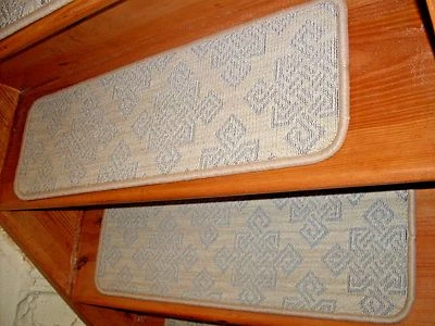 13 = Paso 9'' x 28'' + Aterrizaje 25'' x 28'' alfombra acolchada peldaños de escalera de lana. Foto 1 de 4