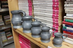 SET 5 BOCCALI GRADUATI PELTRO  -PEWTER TANKARDS MUG - Foto 1 di 5