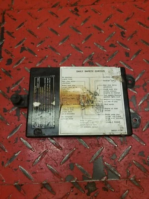 Kawasaki KZ750M CSR 1982 compartimento de papeleo debajo del asiento Foto 1 de 3