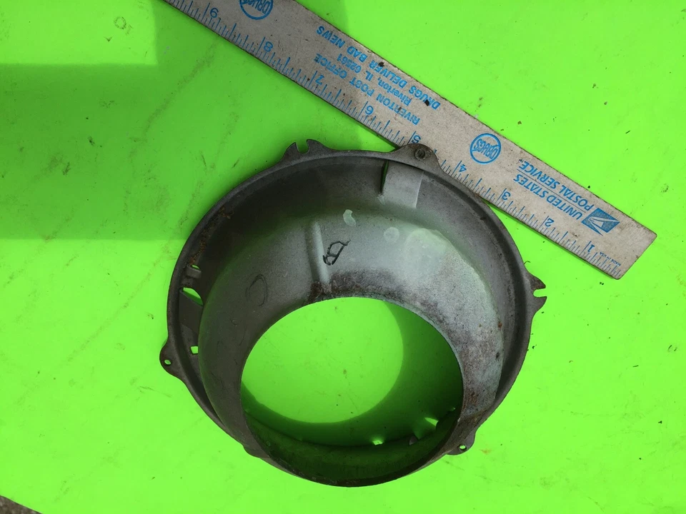 Фиксатор фары Kaiser, новый из старых запасов.     Товар: 14791b - Изображение 1 из 1