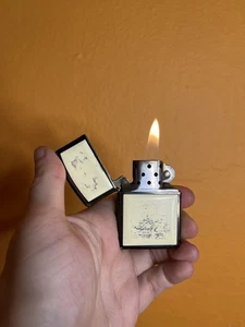 Vintage 1993 getragenes Scrimshaw Zippo Feuerzeug - Bild 1 von 5