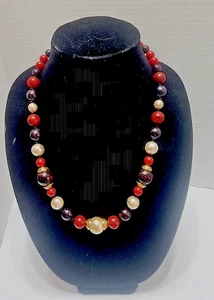 Collar de cuentas gruesas vintage Avon - rojo negro blanco imitación perla, declaración de los años 80 - Imagen 1 de 3