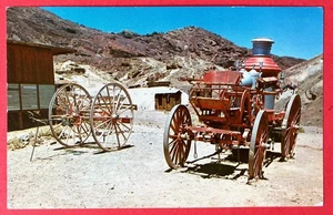 CALICO GHOST TOWN, Yermo ~ CARRO DE FUEGO DIBUJADO POR CABALLOS ~ Knott’s Berry Farm ~ postal - Imagen 1 de 2