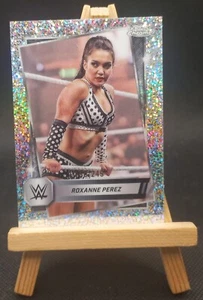 2025 Topps Chrome WWE - Speckle Refractor #44 - Roxanne Pérez /249 - Imagen 1 de 2