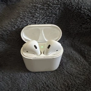 Apple AirPods 2 - Model A2031 - 2nd Generation - 1602 Charging Case - Tested - Picture 1 of 6