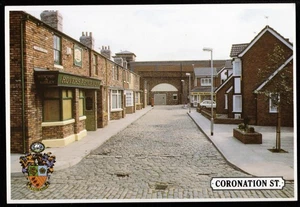 Coronation Street The Cobbles Weatherfield Coat Of Arms Postcard - Picture 1 of 2