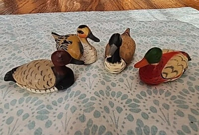 Vintage Ducks/Geese ceramic figurines Enesco Japan lot Beautiful Detail! - Image 1 of 4
