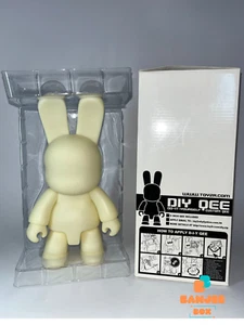 DIY QEE Toy2R Custom Do It Yourself Rabbit Glow in the Dark ART Toy - Imagen 1 de 1