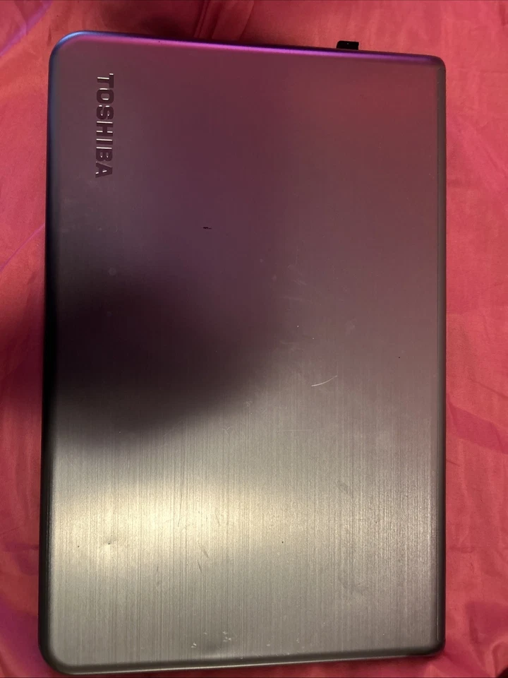 TOSHIBA SATELLITE L75-B7270 17.3" 640 GB 8GB INTEL PENTIUM 1.70 GHz Win 10 PRO Foto 1 de 4