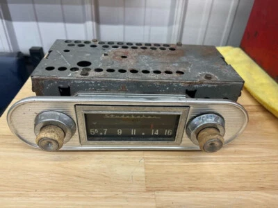 Original 1960s Studebaker Delco Radio AC-2977 - Image 1 of 4