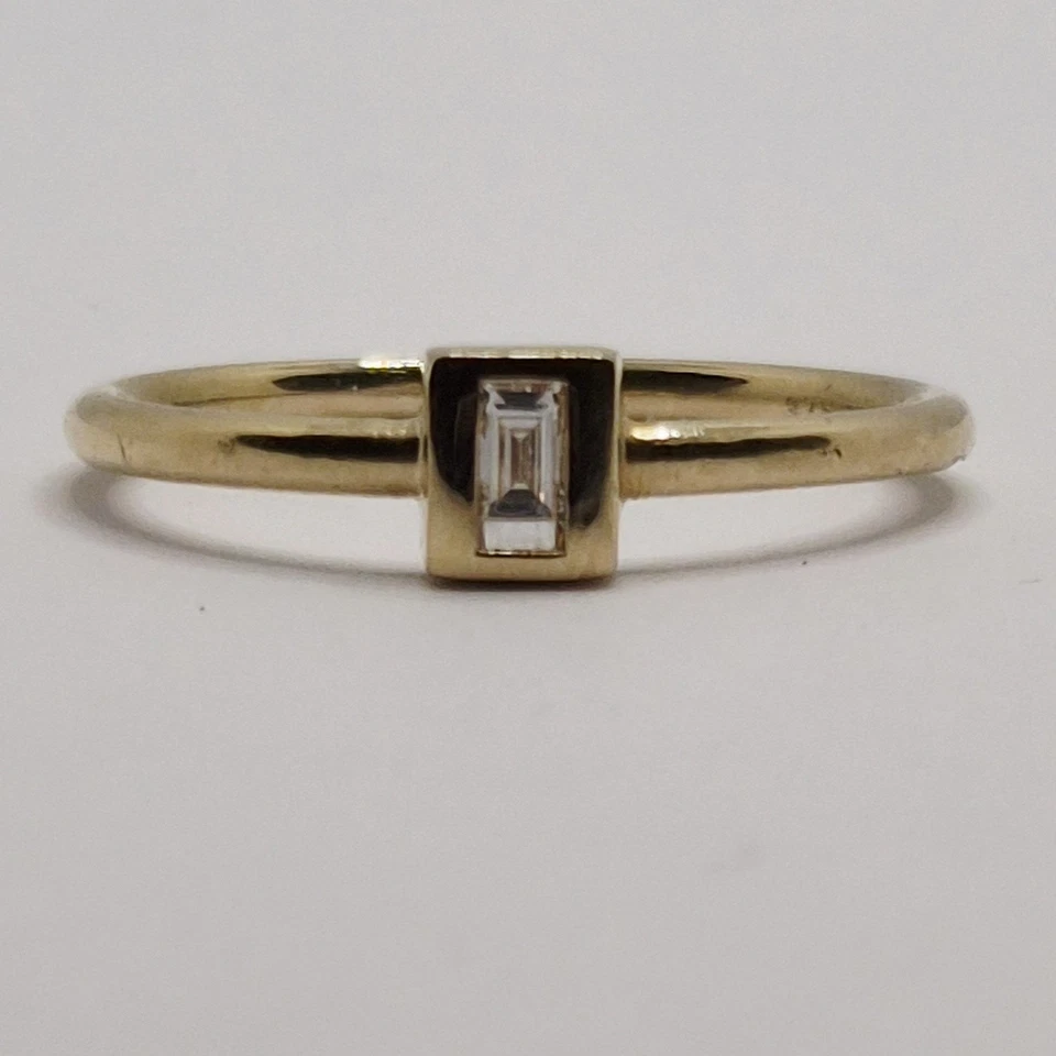 9ct Gold  Diamond Solitaire 0.15ct Thin  Band Yellow Gold 375 Ring Size P 1/2  - Image 1 of 4