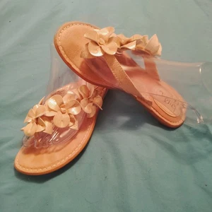 Sandalias chanclas B.O.C Born para mujer 6M beige detalles florales - Imagen 1 de 8