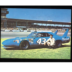 Richard Petty #43 Car w/Petty Leaning & Kneeling 5x7 Postcard - Picture 1 of 1