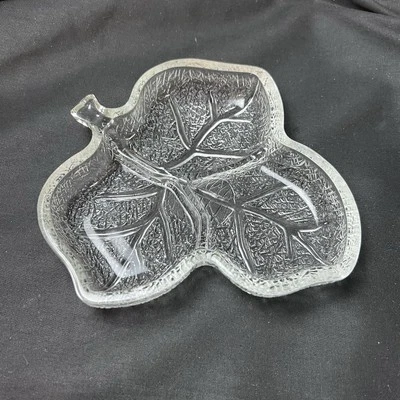 Thick Glass Embossed Leaf Nut Candy Trinket Dish - Изображение 1 из 4
