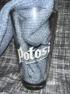 Vaso de cerveza Potosí Wisconsin color crema letras aba Natl Brewery Museum - Imagen 1 de 5