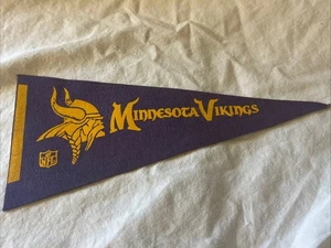 Mini banderín de fieltro vintage de los años 60/70 NFL Minnesota Vikings logotipo antiguo 9” x 4” - Imagen 1 de 7
