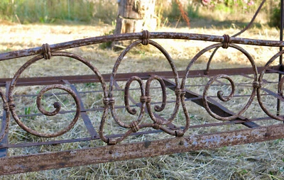 LIT en FER FORGÉ, beau et ancien lit fer forgé, banquette, jardin, lit fer forgé - Photo 1/4