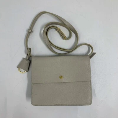 Bolso Bandolera Isaac Mizrahi Para Mujer Nolita Cuero Guijarro Acordeón en Gris Suave Foto 1 de 4