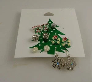 Claire Ohrringe Ohrstecker und Ohrhänger Piercing Kristalle, Sortiment 5 Paar Weihnachten - Bild 1 von 3