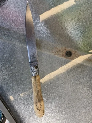 Cuchillo antiguo mango muy interesante con diseño tallado en él posible plata  Foto 1 de 4