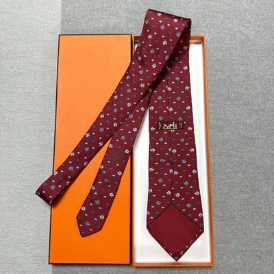 Hermes 深红色丝绸花卉领带 9 厘米 宽 状况完好 — 第 1/4 张图片