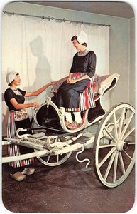 Holländische Mädchen FRIESISCHE CHAISELONGUE Niederlande Kutsche Holland, Michigan 1960er Postkarte - Bild 1 von 2