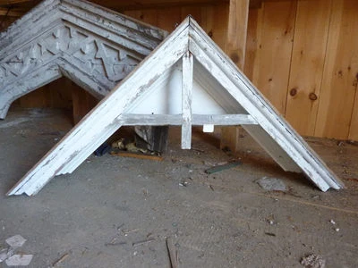 c1870 VICTORIANO pico ventana frontón extremo frontón ornamentación 56” w x 28” alto Foto 1 de 4