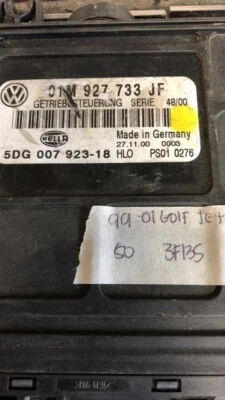 01M 927 733 JF ecm ecu ordenador 1999-2001 Volkswagen VW Jetta o Golf Foto 1 de 4