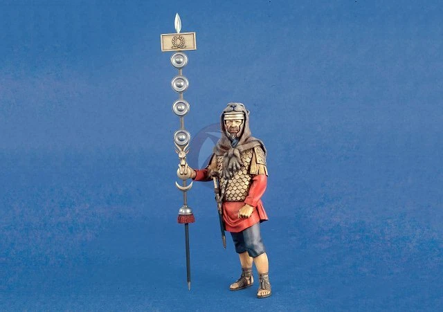 Verlinden 200mm 1/9 Roman Signifer Signum (Standard) Bearer [Resin Figure] 2405 - Image 1 of 1