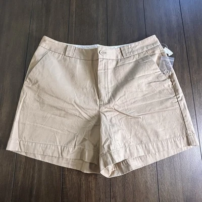 GAP Women's 12 Classic 100% Cotton Pockets 5" Inseam Mid Rise Khaki Chino Shorts - Image 1 of 4