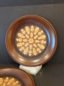 2 X VINTAGE * WEDGWOOD STERLING WARE *  CAPRICORN DESIGN 22 CM PLATES - Picture 1 of 4