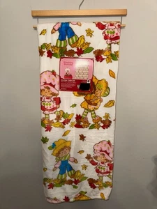 STRAWBERRY SHORTCAKE Fall Autumn Leaves Plush Throw Blanket 50x70 NWT - Picture 1 of 2