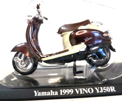Vtg. Yamaha 1999 VINO YJ50R Scooter  1:18 Die-Cast w Stand Italian Racing Book - Image 1 of 4