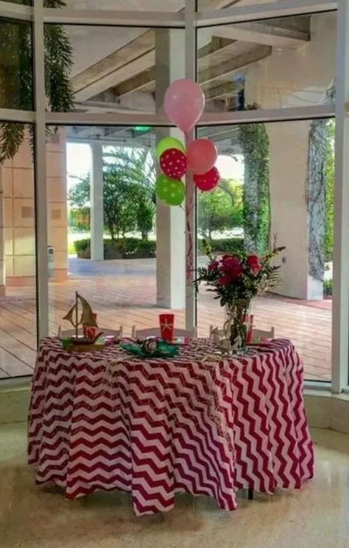 120-дюймовая круглая розовая шевронная ткань для стола. Использовался один раз. Как новое состояние товара. - Изображение 1 из 1