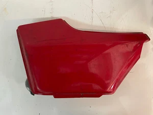FUNDA LATERAL IZQUIERDA HONDA CB400N CB250N 80-86 83700-443-6100 GENUINA JAPÓN - Imagen 1 de 4